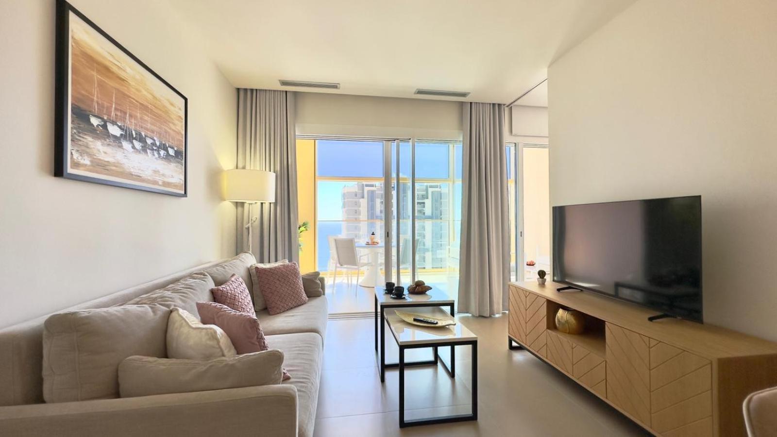 Intempo Residence By Leo Apartments Бенидорм Экстерьер фото